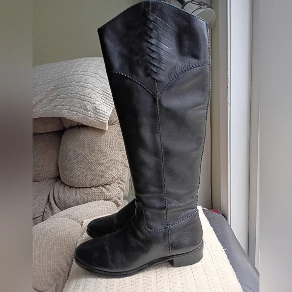 Tahari RUPERT Black Leather Upper Shoes.New Condition - Picture 2 of 9